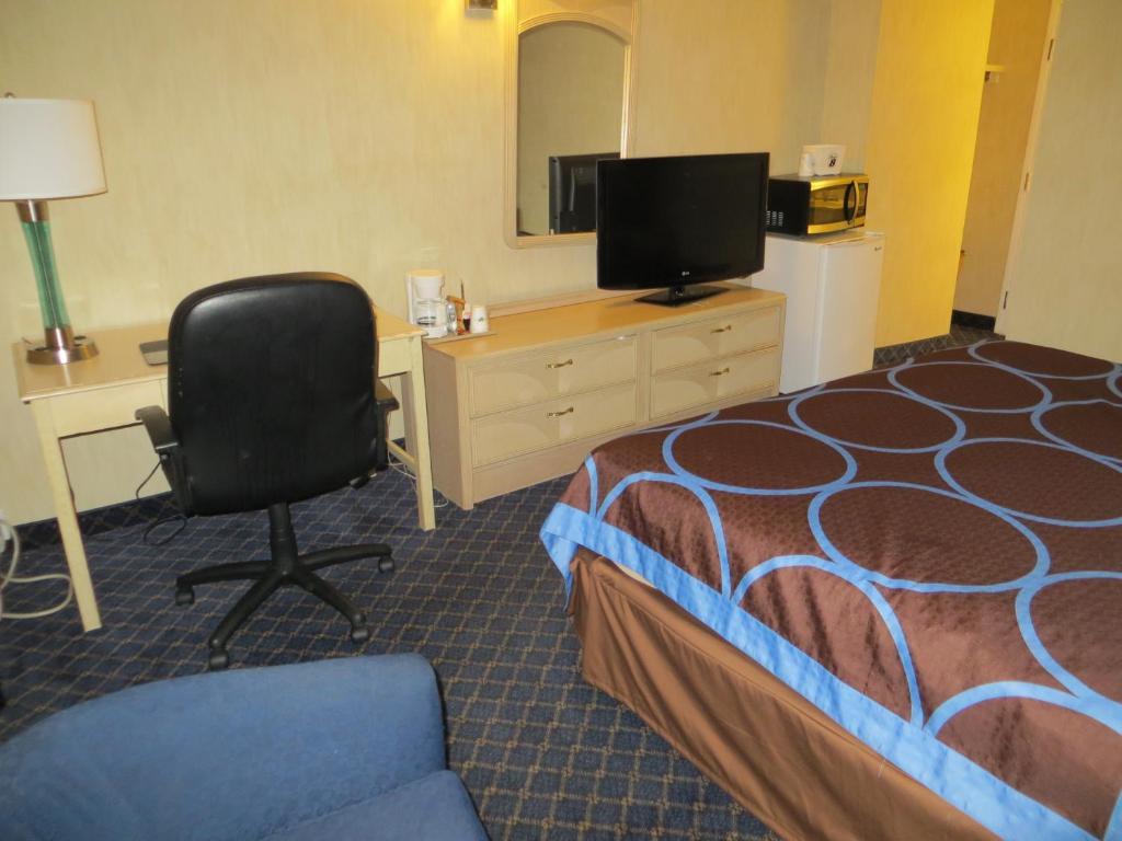Super 8 By Wyndham Red Deer Hotell Rom bilde