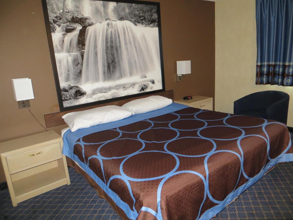 Super 8 By Wyndham Red Deer Hotell Rom bilde